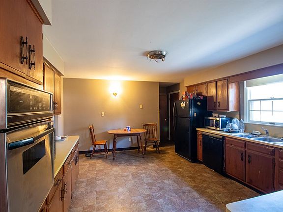 3rd image of 508 Morning Glory Ln