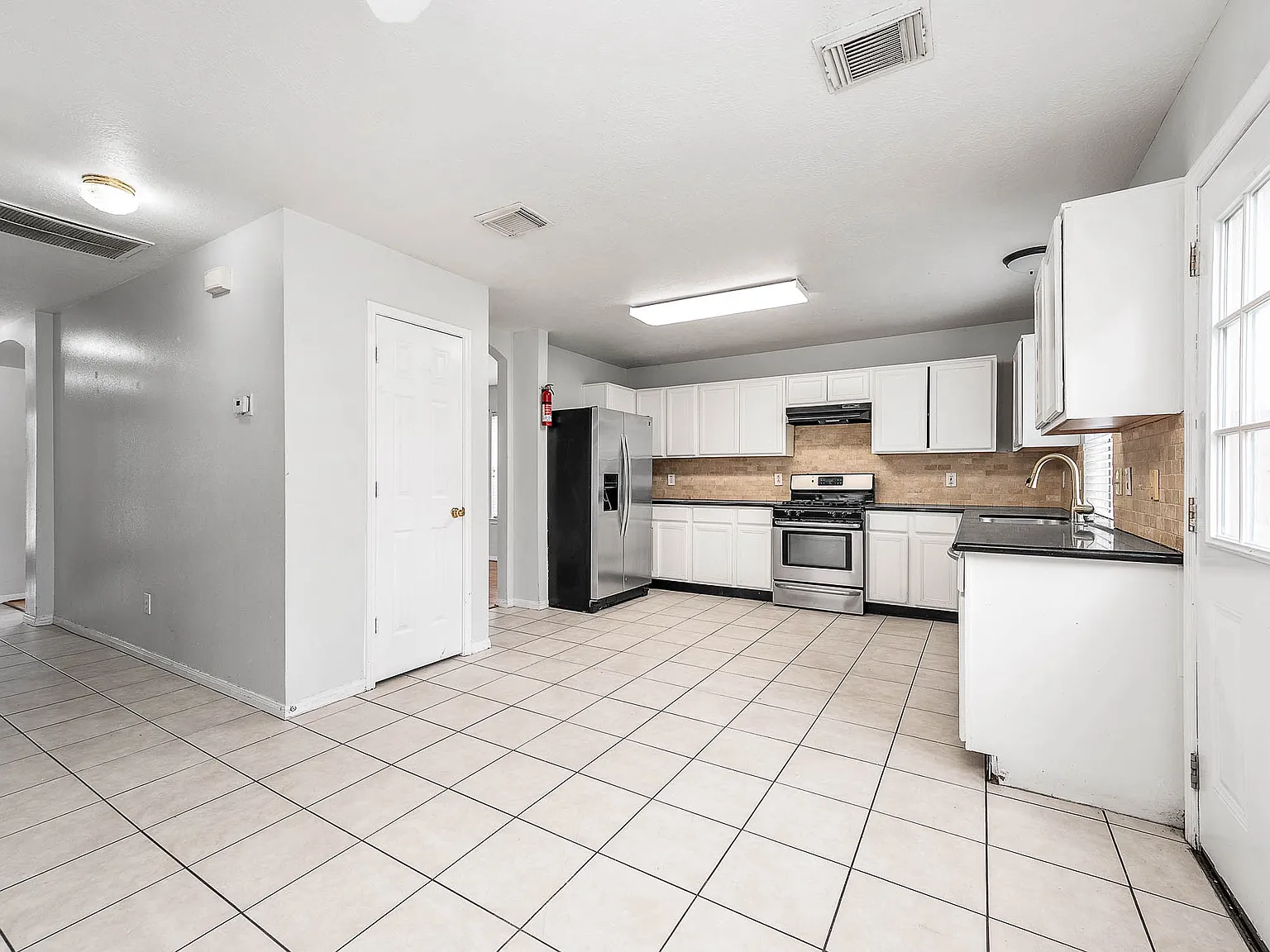 8823 Emerald Heights Ln — Photo 1