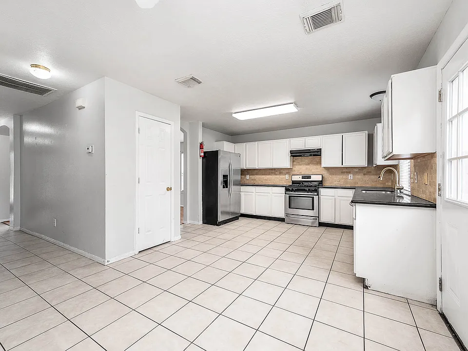 8823 Emerald Heights Ln