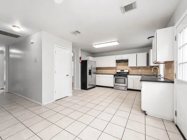 8823 Emerald Heights Ln, Houston, TX 77083