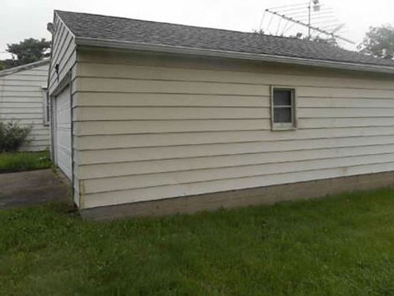 4th image of 1021 Myers Ave