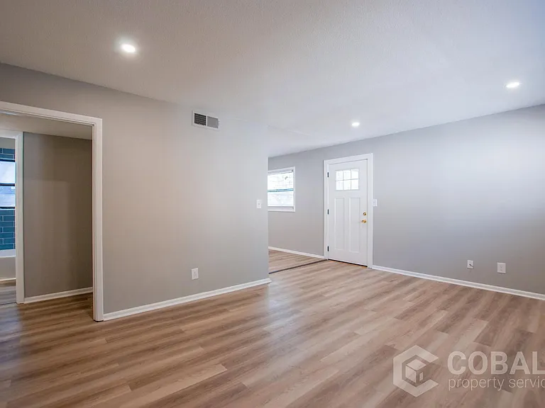 886 Saint Charles Ave NE #2 — Photo 6