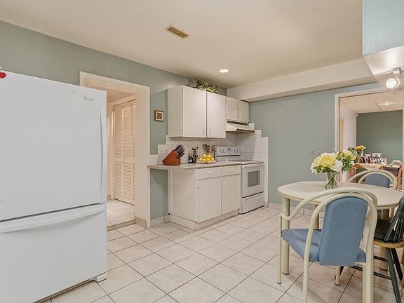 5th image of 3939 Boundary Rd