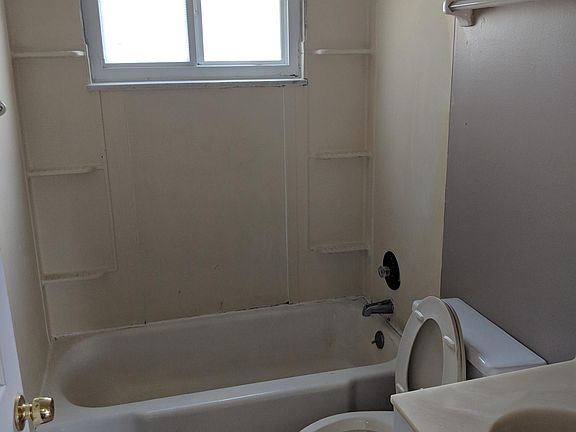 4th image of 4677 Hilton Ave APT B
