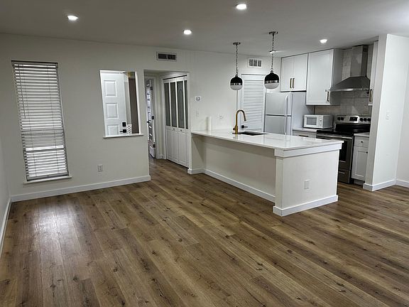 4th image of 31 Park Cir SE Unit 11