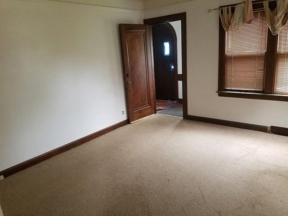 2nd image of 325 S Pleasant St Floor 1