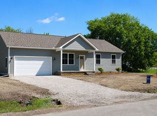 926 Ford Rd, Carleton, MI 48117