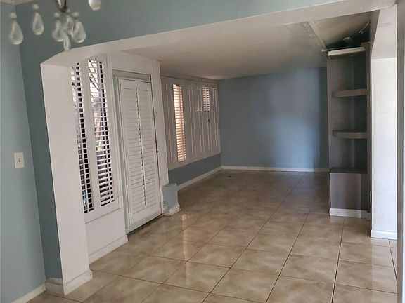 4th image of 618 SE 12th Ct