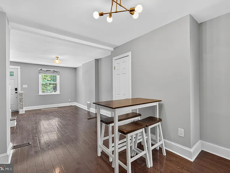 1705 Montrose St — Photo 10