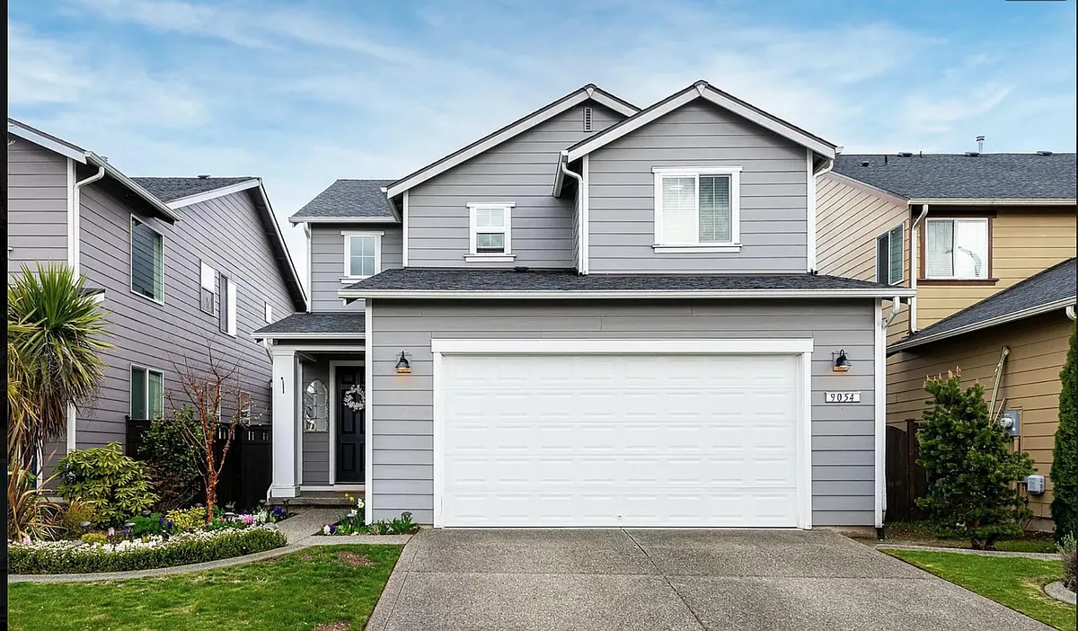 Building Photo - 9054 Silverspot Dr SE