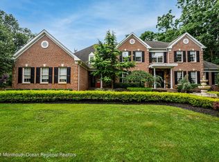 100 Beagle Dr, Manalapan, NJ 07726