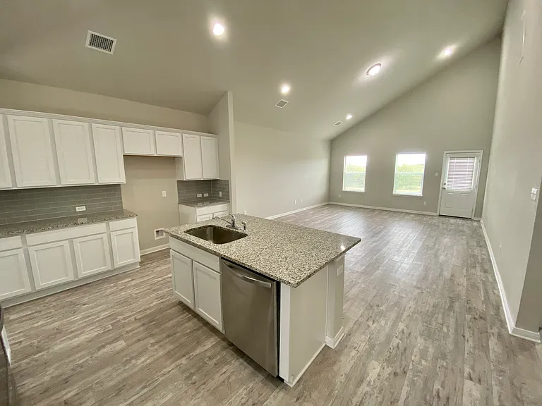 632 Donegal Ln — Photo 5