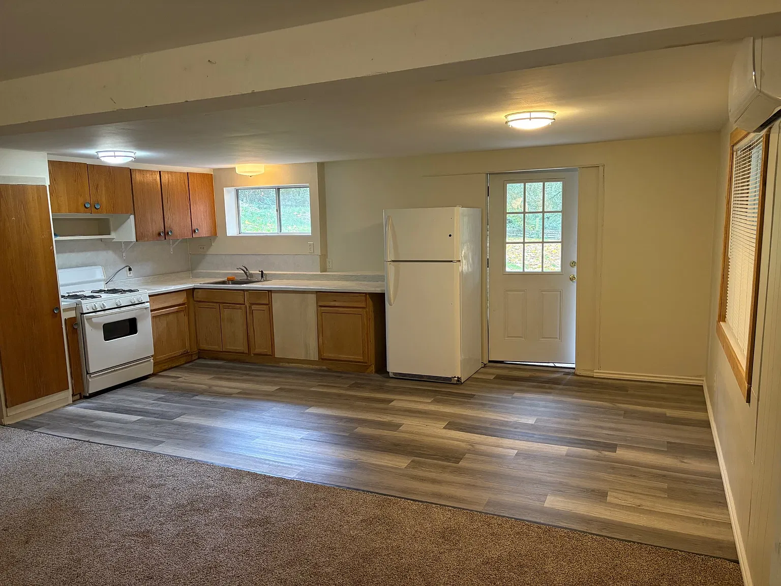 2 bed, 1040 sqft, $1,595 — Photo 2