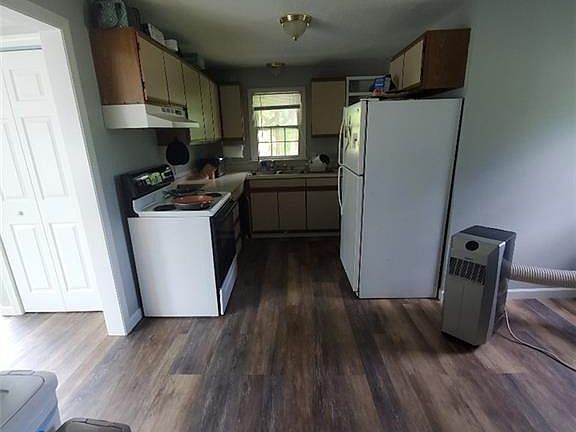 4th image of 528 Naubuc Ave #1