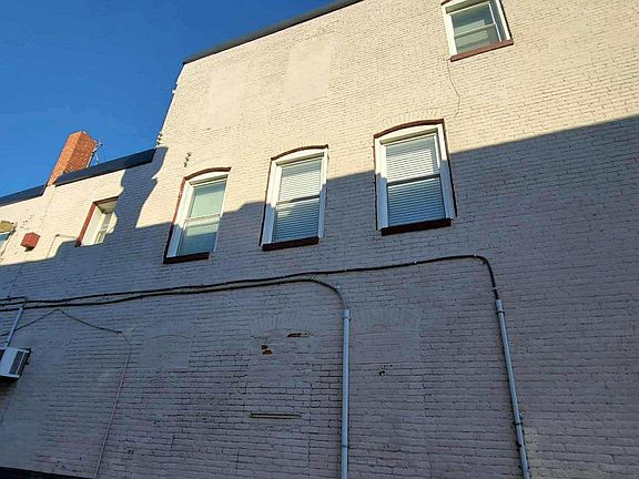2nd image of 2322 E Monument St