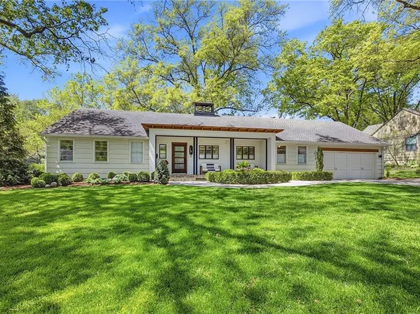 9526 Manor Rd, Leawood, KS 66206