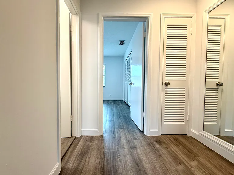 413 N Cypress Dr — Photo 19