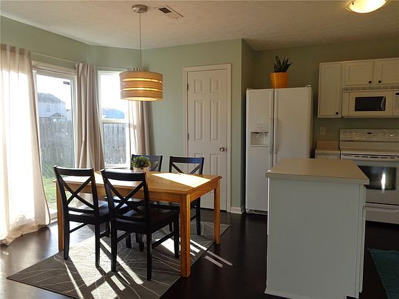 5th image of 5807 Newhall Dr