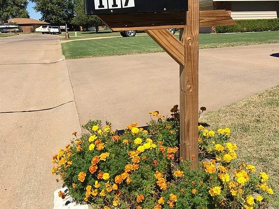 3rd image of 117 S Texoma Dr