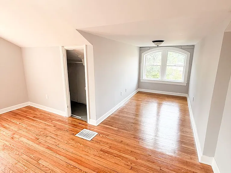 2555 Hord Ave — Photo 10