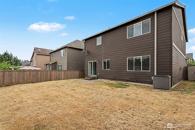 3rd image of 3005 Eagle Loop NE