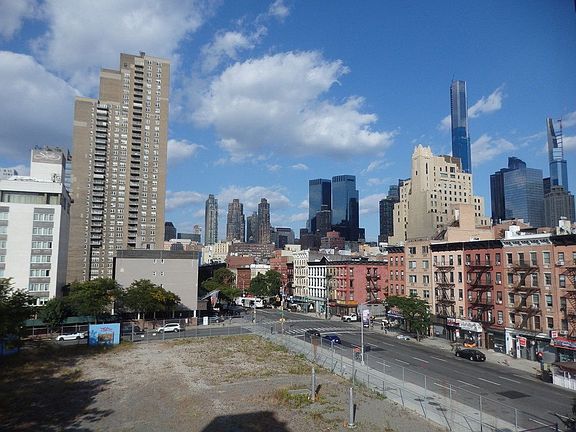 3rd image of 500 W 48th St APT 4RN