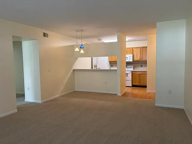 2 bed, 2.0 bath, 1094 sqft, $1,975 — Photo 3