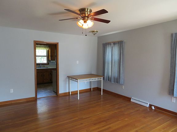 3rd image of 412 Macarthur Ave