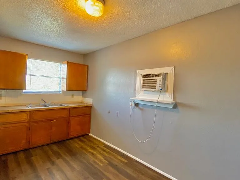 909 W 21st St #2 — Photo 3