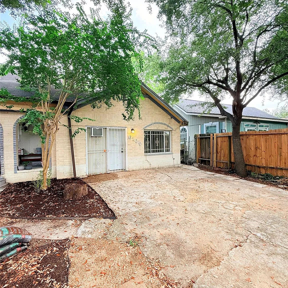 1 bed, 1.0 bath, 1845 sqft, $950 — Photo 2