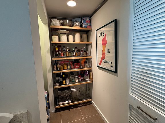 4th image of 555 4th St Unit 539