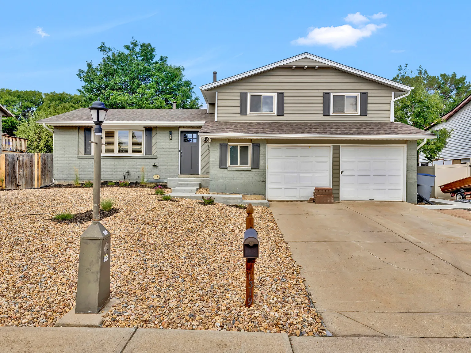 1319 S Lincoln St — Photo 4