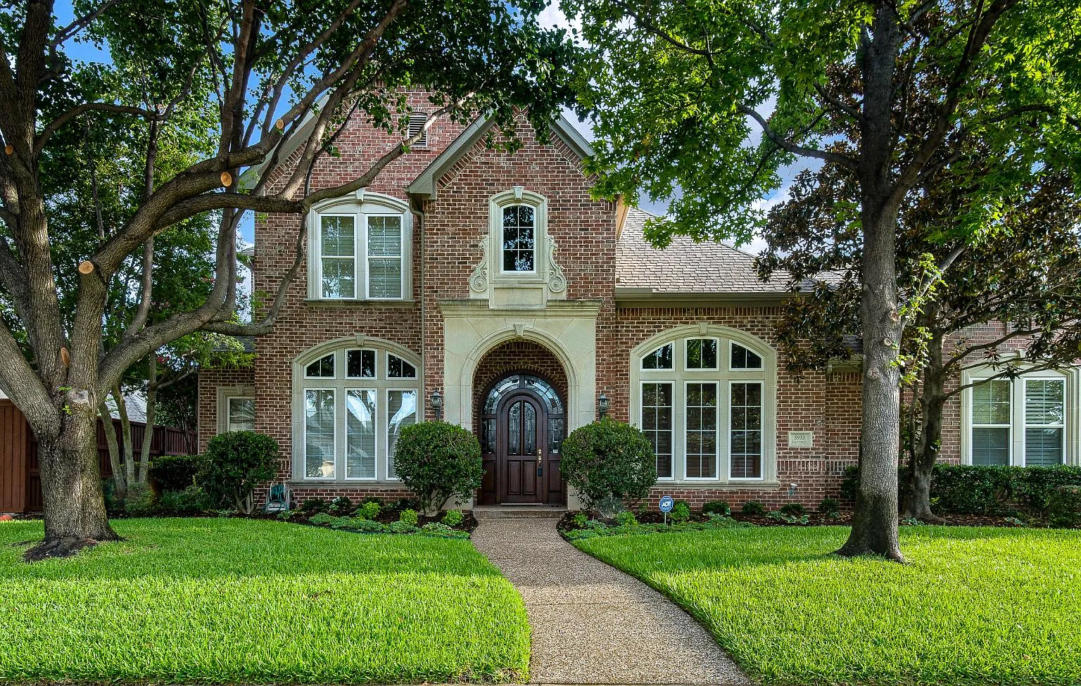 4 bed, 4.5 bath, 4512 sqft, $5,899 — Photo 1