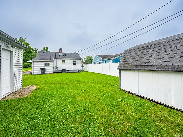 2232 E Riverside Dr — Photo 21