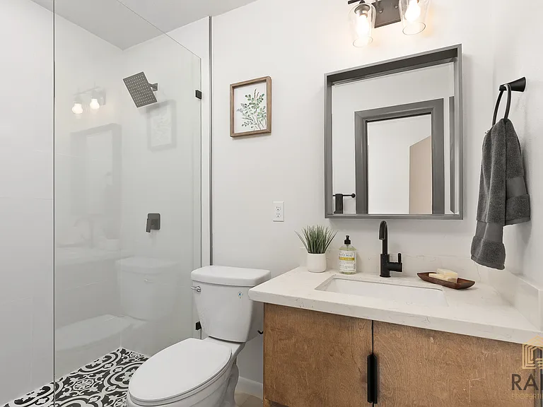 2216 Robyn Ln — Photo 9
