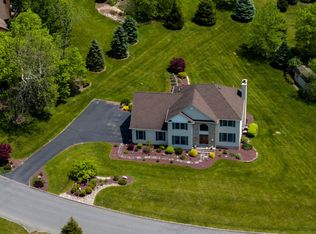 3 Woods Edge Ct, Belvidere, NJ 07823