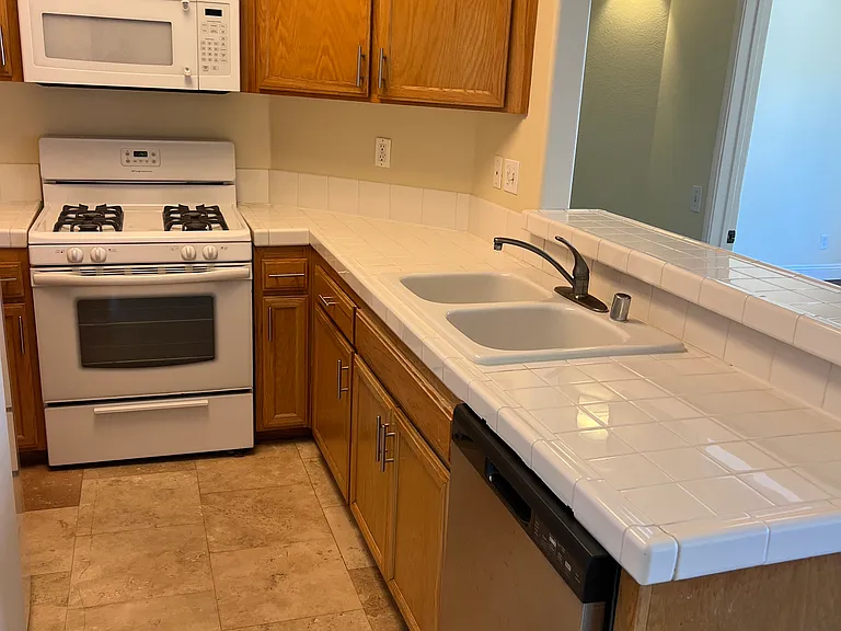 6901 Laurel Canyon Blvd #211 — Photo 5