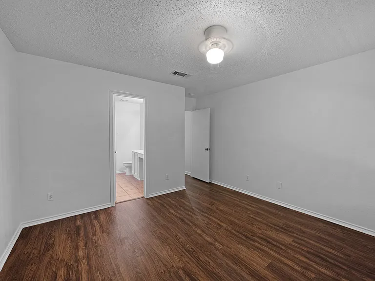 2910 Chisholm Trl — Photo 17