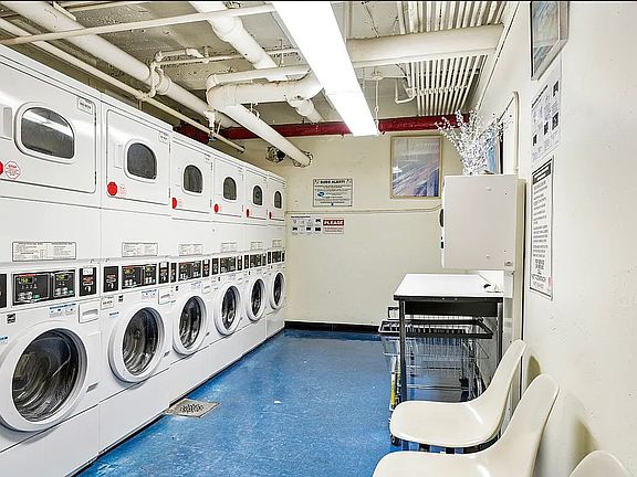 5th image of 321 E 54th St APT 2K