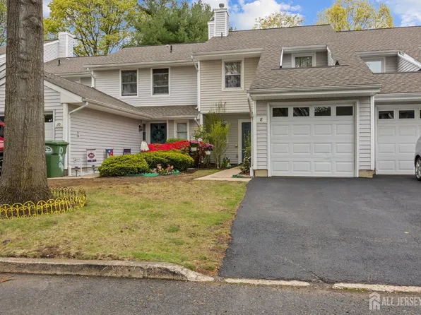 8 Tall Oaks Ct, Parlin, NJ 08859