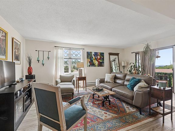 5th image of 529 Sierra Vista Lane