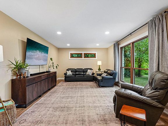 3rd image of 1389 Glenbrook DRIVE