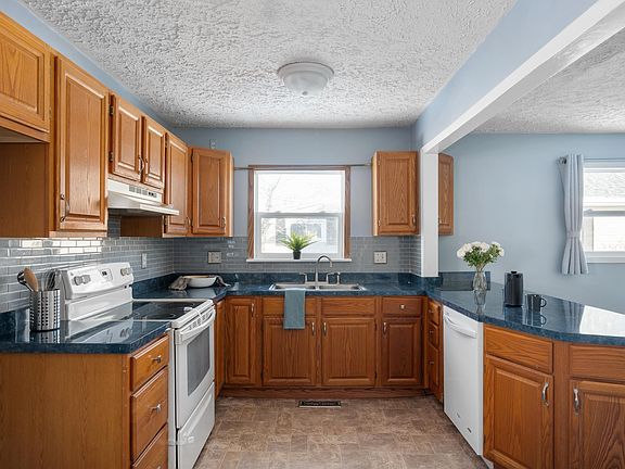 4th image of 2113 Cherrywood Ave
