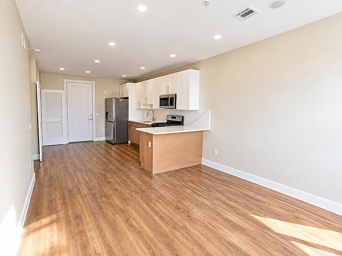 3 bed, $3,200 — Photo 3