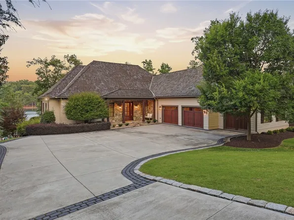 147 S Edgewater Dr, Sunset, SC 29685