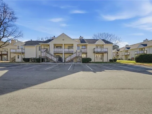 44 Emeraude Plage #B, Hampton, VA 23666