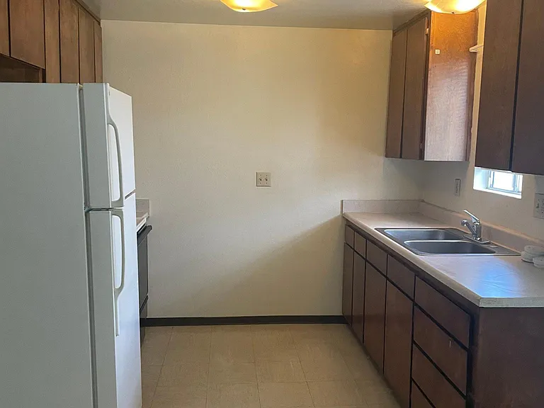 1412 N Edmonds Dr #4 — Photo 4