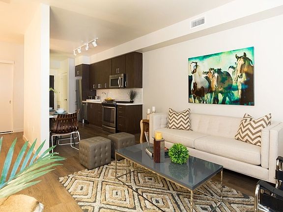 4th image of 1100 S Hill St #11-422