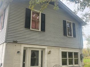 140 Crescent Dr, Irwin, PA