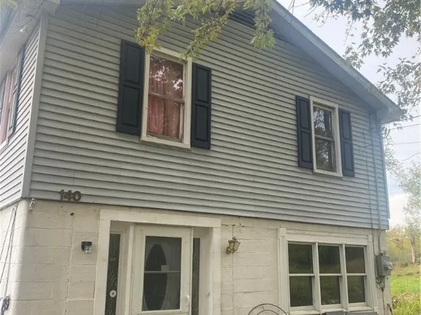 140 Crescent Dr, Irwin, PA 15642